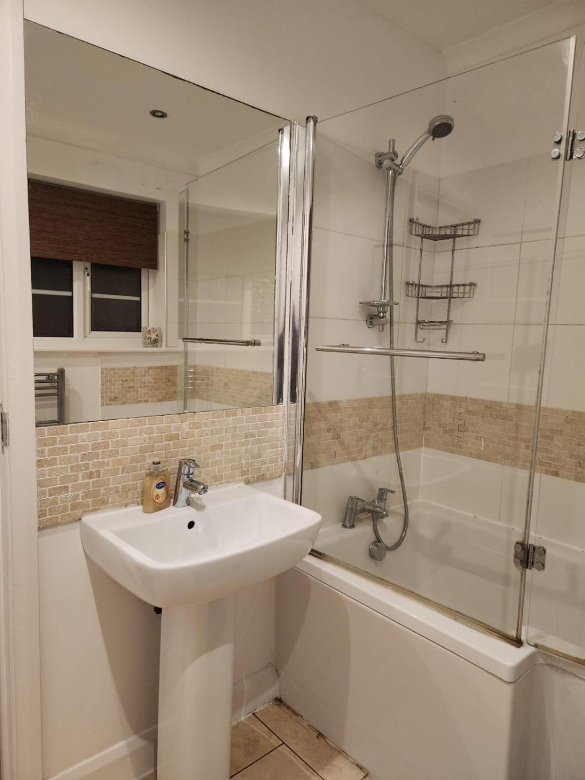 D Elmdon Homestay Shared 4 Bedrooms Μπέρμιγχαμ Εξωτερικό φωτογραφία