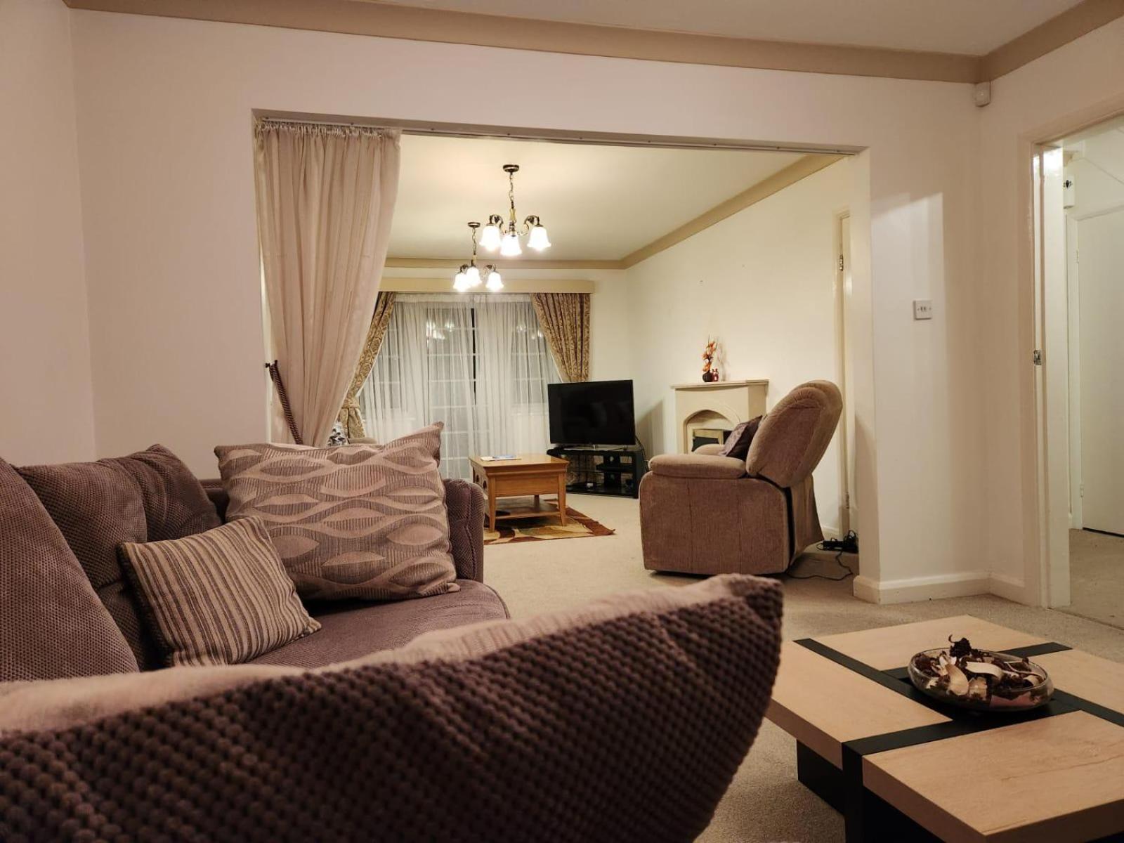 D Elmdon Homestay Shared 4 Bedrooms Μπέρμιγχαμ Εξωτερικό φωτογραφία